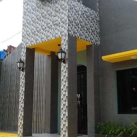 Isro Guesthouse Syariah Kepanjen 外观 照片