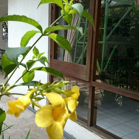 Isro Guesthouse Syariah Kepanjen 外观 照片