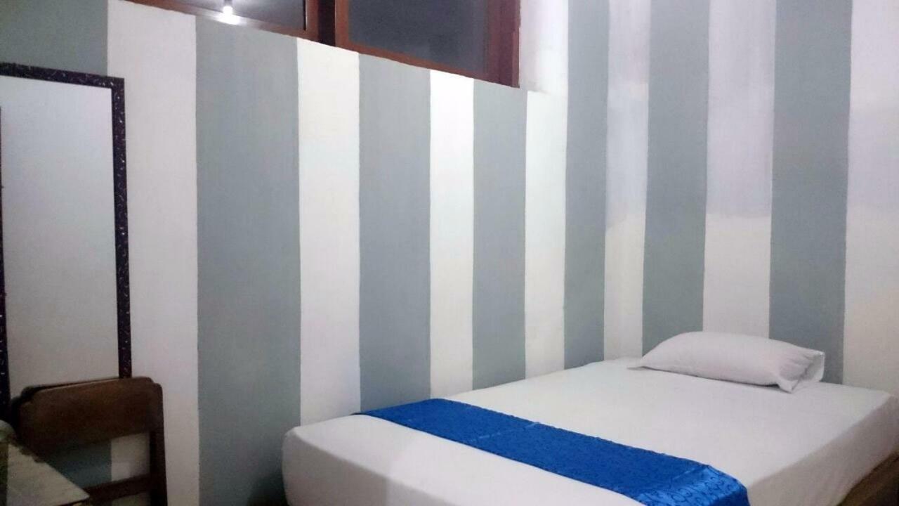 Isro Guesthouse Syariah Kepanjen 外观 照片