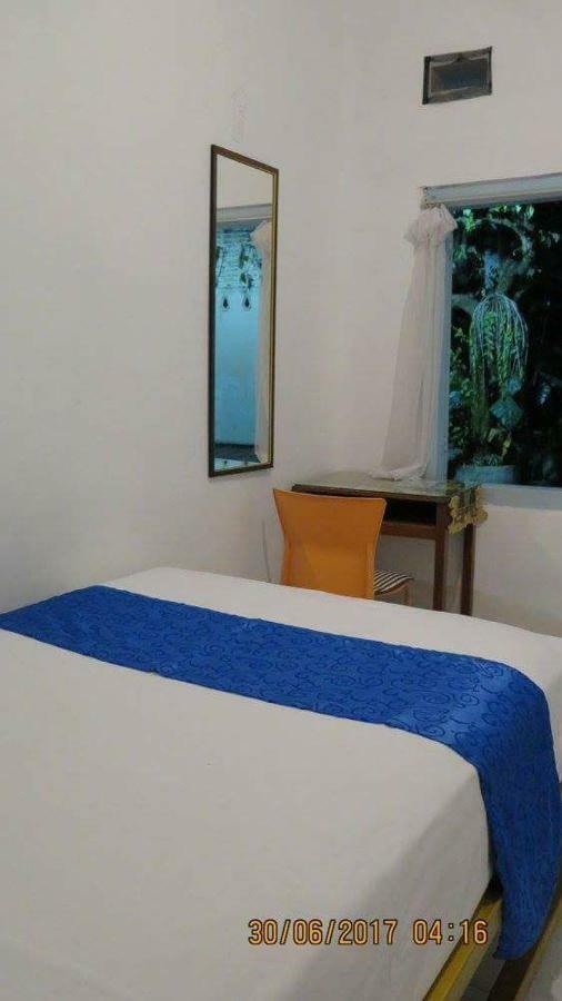 Isro Guesthouse Syariah Kepanjen 外观 照片